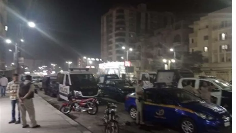 تعزيزات أمنية مشددة بمحيط مستشفى جامعة طنطا بعد مصرع عروسين في حادث تصادم