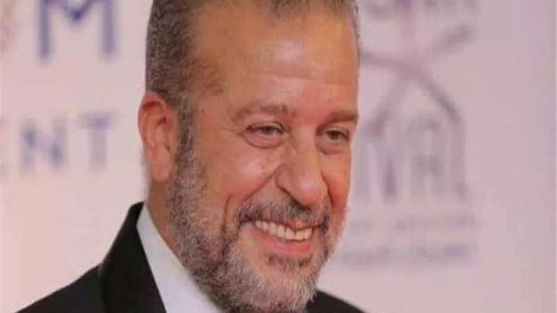 شريف منير يشارك أحدث جلسة تصوير.. بإطلالة كلاسيكية
