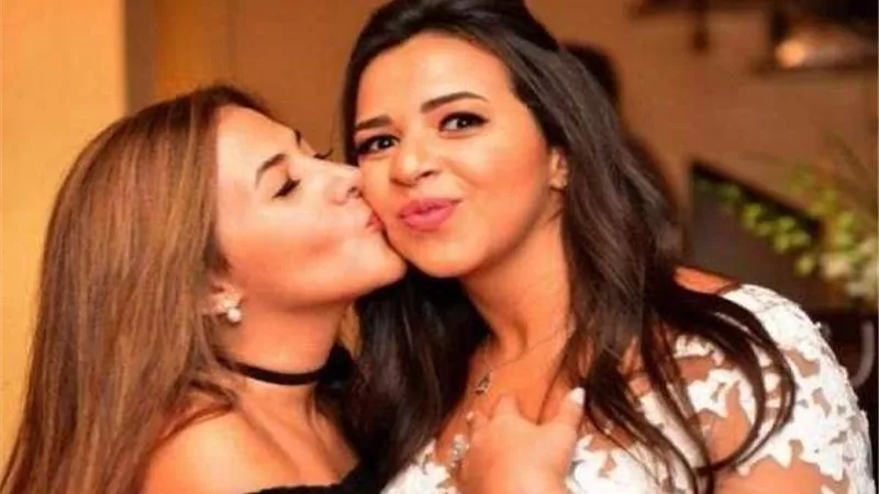 دنيا سمير غانم تنشر عددًا من الصور برفقة شقيقتها عبر 