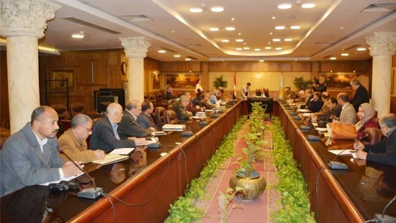 محافظ الغربية: غداً اجازة في جميع المدارس لمراجعة الحالة الانشائية
