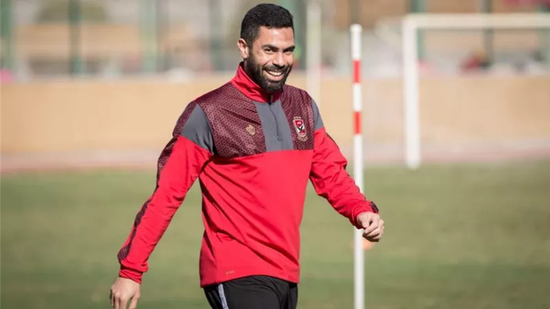 نادر شوقي يكشف محاولات سحب شارة المنتخب من أحمد فتحي من أجل محمد صلاح