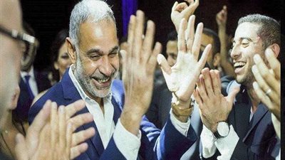 تعليق ناري من محمود البزاوي على عطل الفيسبوك