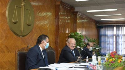 الخشت يستعرض استعدادات كلية الحقوق  للعام الجامعي الجديد