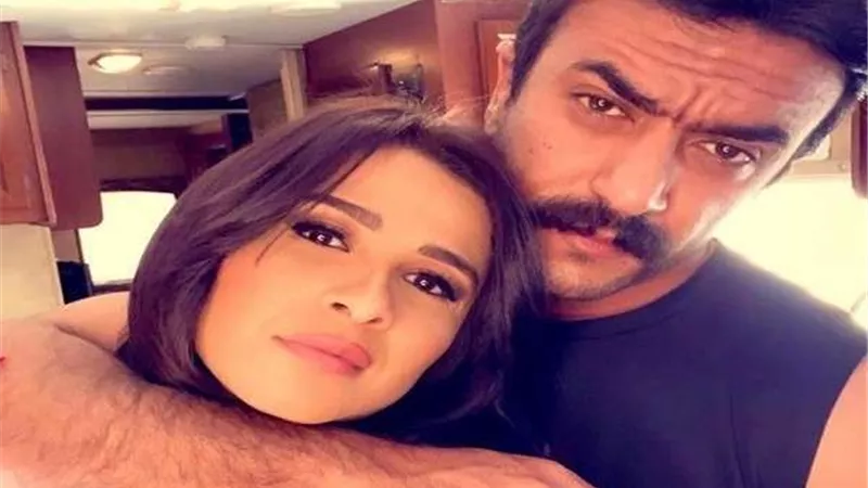 العوضي وياسمين يتبادلان مشاعر الحب.. لهذا السبب