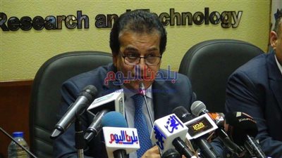 وزير التعليم العالي يستعرض تقريرًا حول هيئة تمويل العلوم والتكنولوجيا والابتكار