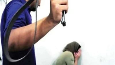 شاب يتعدى على فتاة بالضرب في الشارع بطريقة وحشية.. تفاصيل