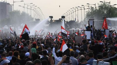 عقب ليلة دامية.. العراق على صفيح ساخن وخروج تظاهرة كبيرة لطلبة الجامعات