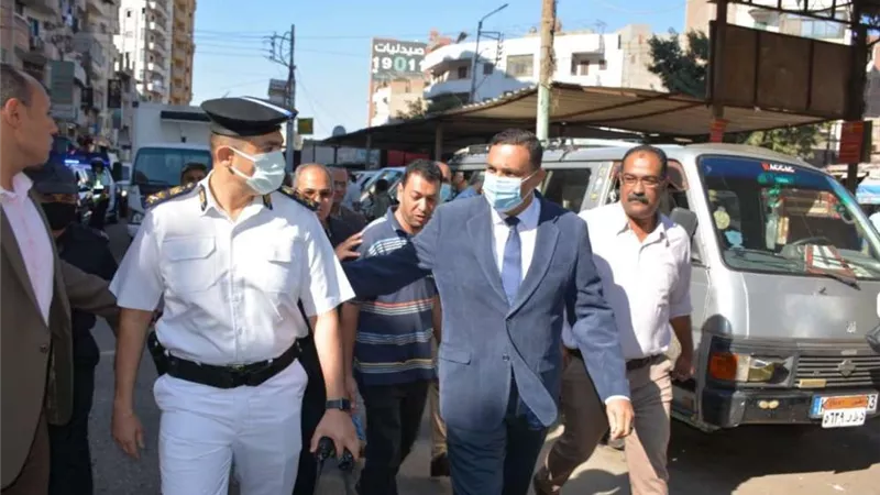 محافظ الدقهلية يتفقد عدد من المواقف لمتابعة تنفيذ التعريفة الجديدة