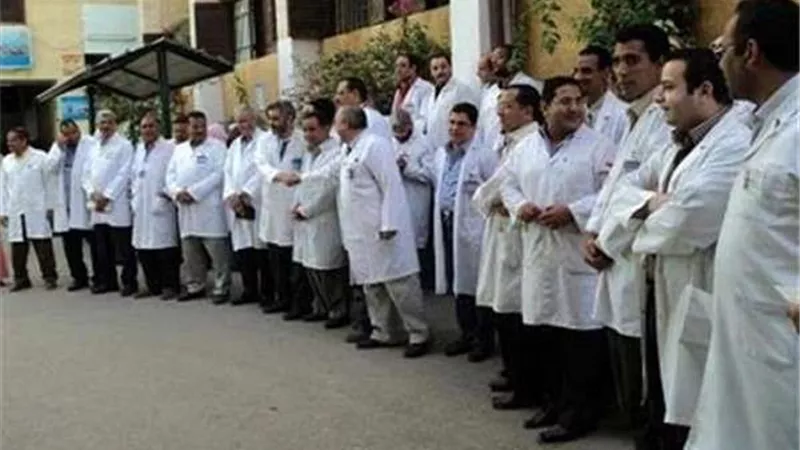 عضو بالأطباء: نطالب بحوار شامل لكافة الأطراف بشأن نظام التكليف الجديد