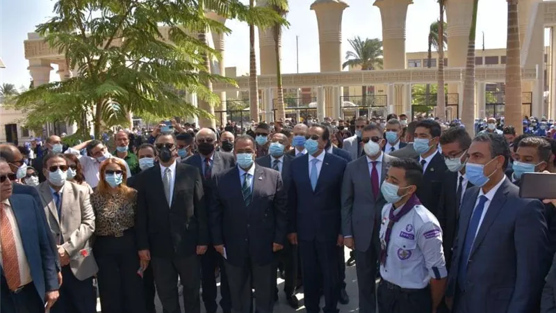 رئيس الوزراء يتفقد مشروع تطوير سور مجرى العيون والمنطقة المحيطة به