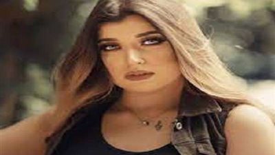 مذيعة قناة 