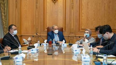 وزير الدولة للإنتاج الحربى يبحث مع وفد كوري جنوبي لبحث سبل التعاون