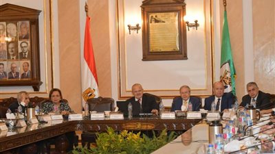 مجلس جامعة القاهرة يناقش إنشاء وحدات القياس والتقويم بكليات الجامعة