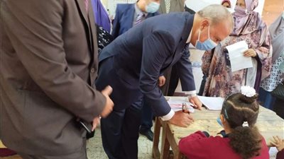 محافظ القليوبية يتفقد عدد من المدارس في أول يوم دراسي