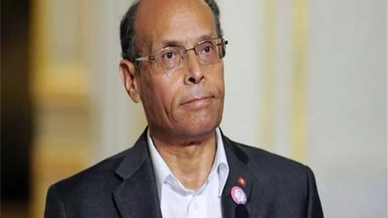 نقابة تونسية تطالب بسحب جواز سفر 