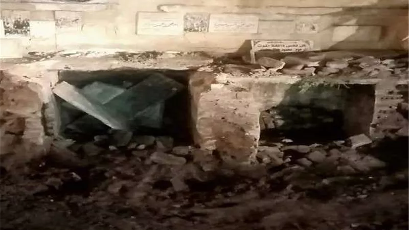 القبض على خفير مدافن نبش 8 عيون مقابر وأخرج محتوياتها