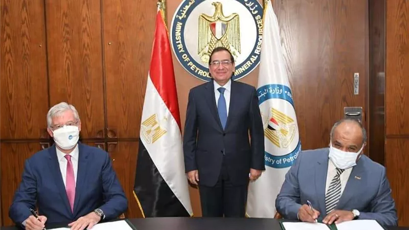 وزير البترول يشهد توقيع مذكرة تفاهم بين انبي وتكنيب الإيطالية في مجال تحول الطاقة