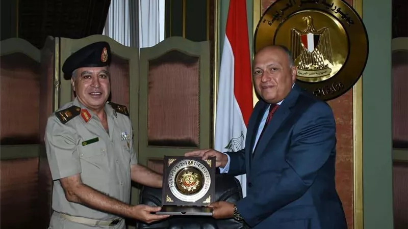 وزير الخارجية يلتقي الدفعة 49 من دارسي دورة الدفاع الوطني بأكاديمية ناصر