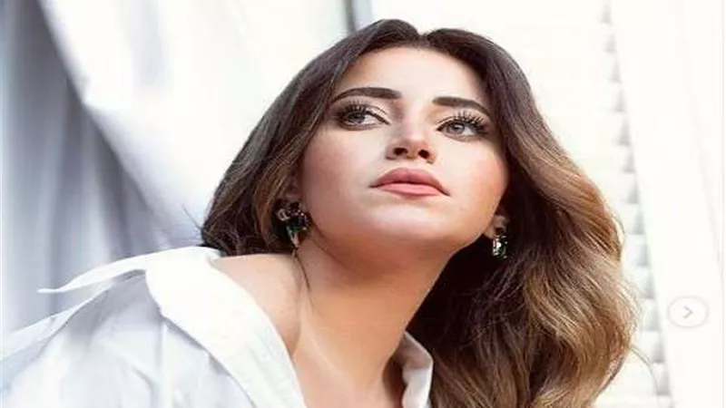 سارة الشامي تستعرض جمالها في جلسة تصوير