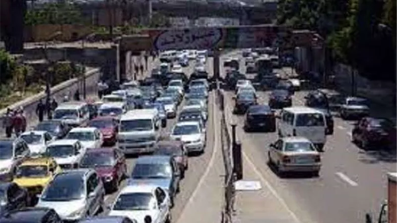 كثافات مُرورية في شوارع القاهرة والجيزة