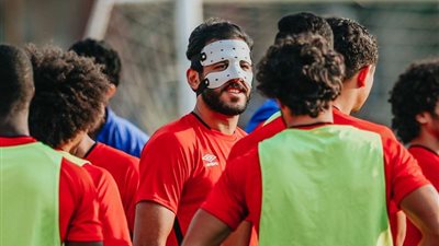 قناع وجه جديد لمروان محسن من الإمارات