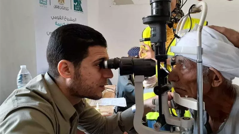 إجراء 120 عملية لمرضى العيون واستكمال القوافل الطبية الشاملة بأسيوط