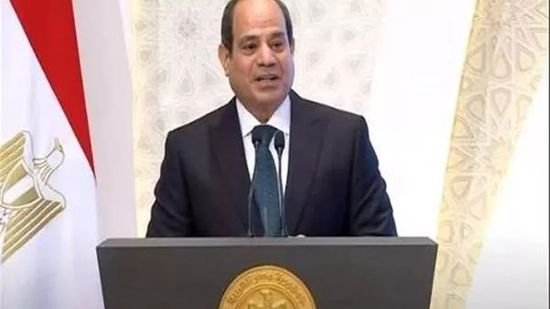 خلال الإحتفال.. الرئيس السيسي يُوجة التحية للدكتور أحمد عمر هاشم