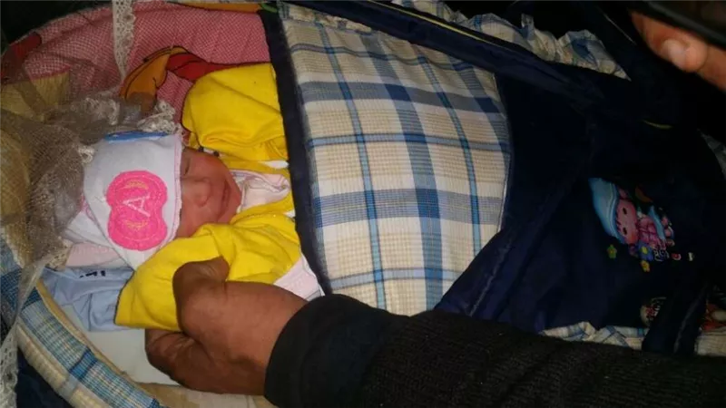 العثور على طفل رضيع في الإسماعيلية وكاميرات المراقبة ترصد سيدة