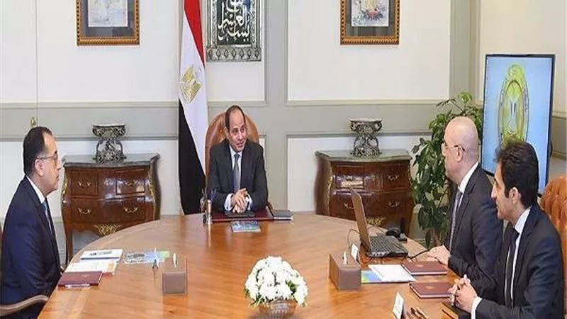 السيسي يستعرض خطط وزارة الإسكان لعدد من المجتمعات العمرانية الجديدة
