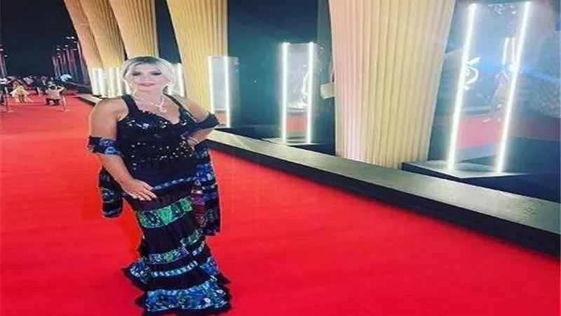 بوسي شلبي تتالق بإطلالة أنيقة في مهرجان الجونة