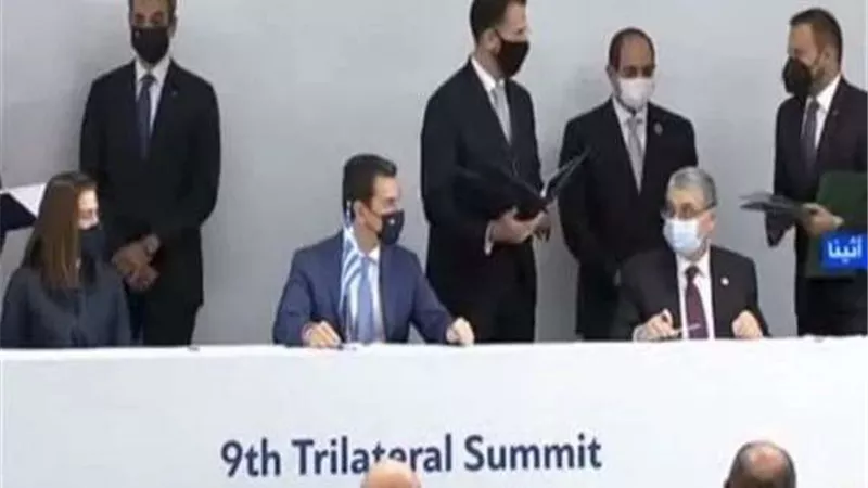 الرئيس السيسي يوقع مذكرات تفاهم بين مصر وقبرص واليونان