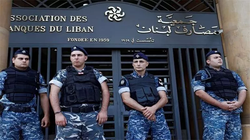 بعد الاحتجاجات الدامية.. جيش لبنان ينفذ عملية واسعة لإعادة فتح الطرقات