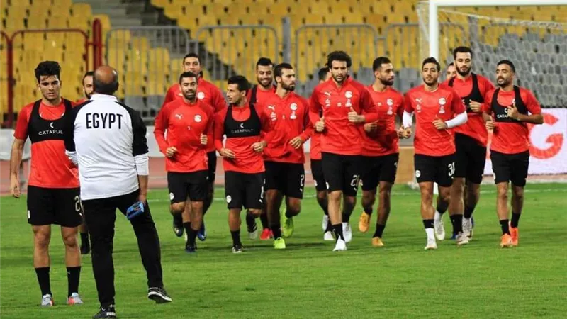 المنتخب يبدأ تدريباته ببرج العرب استعدادا لليبيريا (صور)