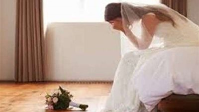 «إوعى تسيبيني لوحدي» عروس ترفض دفن عريسها الذي توفى بين أحضانها بسبب صادم