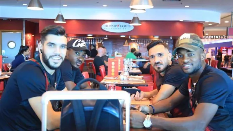 فايلر يوافق على بقاء بعض لاعبي الأهلي في الإمارات