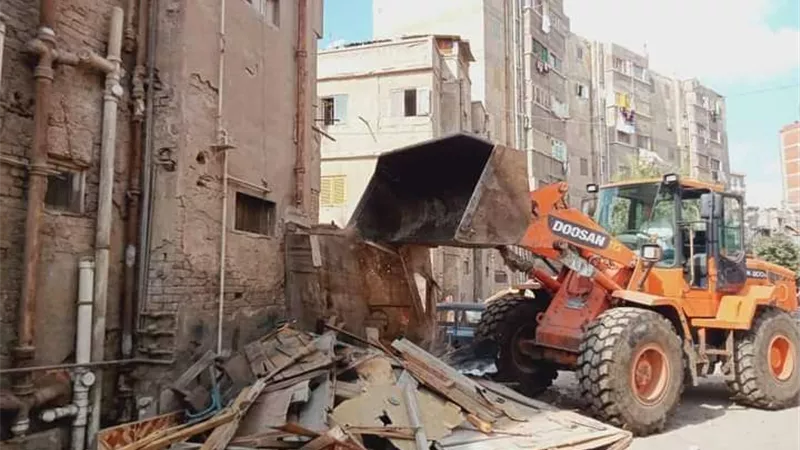 إزالة ٣٣ كشك مخالف وتحرير ١٧ محضر ورفع ٧٨٩ إشغال مخالفة بالبحيرة