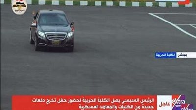 الرئيس السيسي يوجه التحية لأهالي الطلاب الخريجين
