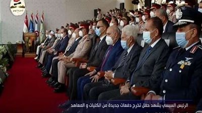 الرئيس السيسي يقطع العرض: 