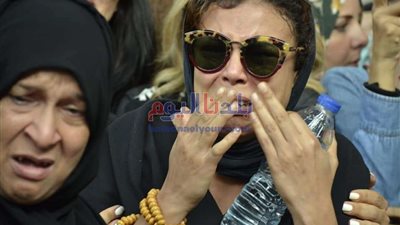 بالفيديو والصور.. أبرز مشاهد تشييع جنازة هيثم أحمد زكي