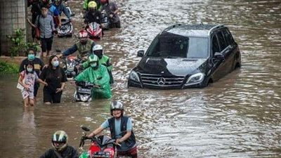 الميادين تتحول إلى بحيرات.. فياضانات شرسة تضرب إيطاليا