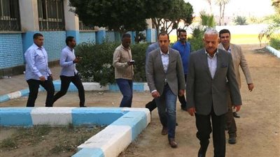 محافظ السويس يعزل مدير مدرسة بسبب الإهمال