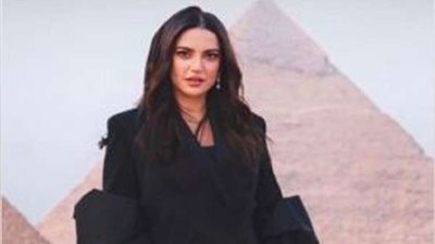 درة تخطف القلوب بـ فستانها 