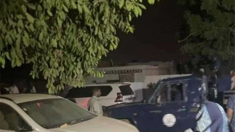 السودان.. تحركات عسكرية واعتقال أغلب أعضاء مجلس الوزراء