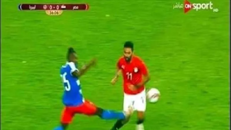 حسين الشحات يغادر مباراة مصر وليبيريا للإصابة