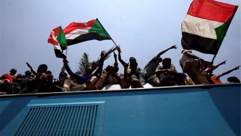 الاتحاد الأوروبي يدعو السودانيين لإعادة عملية الانتقال إلى مسارها