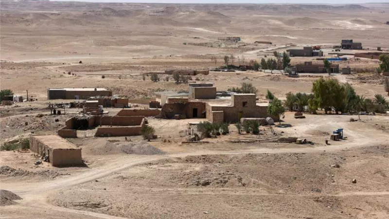 شاهد.. قرية في عمق الصحراء العراقية منقطعة عن العالم منذ أكثر من قرن