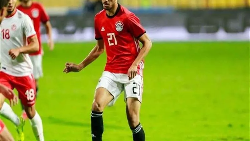 طاهر محمد طاهر يتمسك بالبقاء في معسكر المنتخب الأولمبي