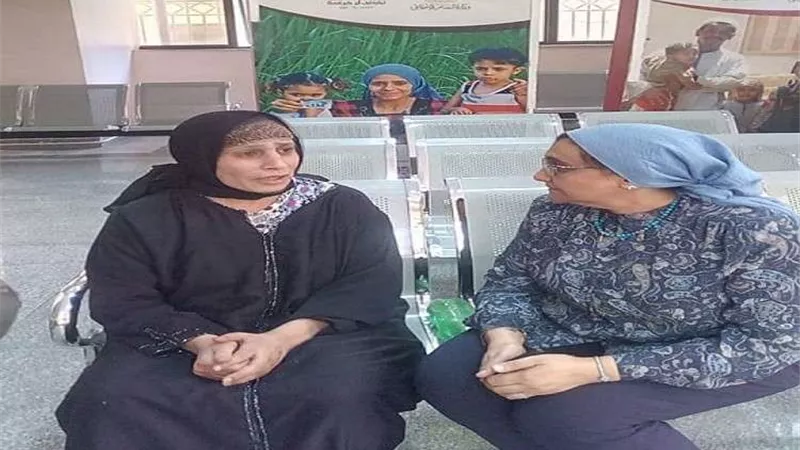 فريق التدخل السريع ينقذ سيدة بلا مأوى من الشارع (صور)