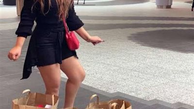 بميني جيب مثير.. اسما شريف منير تبهر متابعيها بإطلالة جريئة (صور)