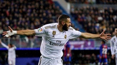 بهدفيه في مرمى إيبار.. بنزيما يتخطى أسطورة ريال مدريد